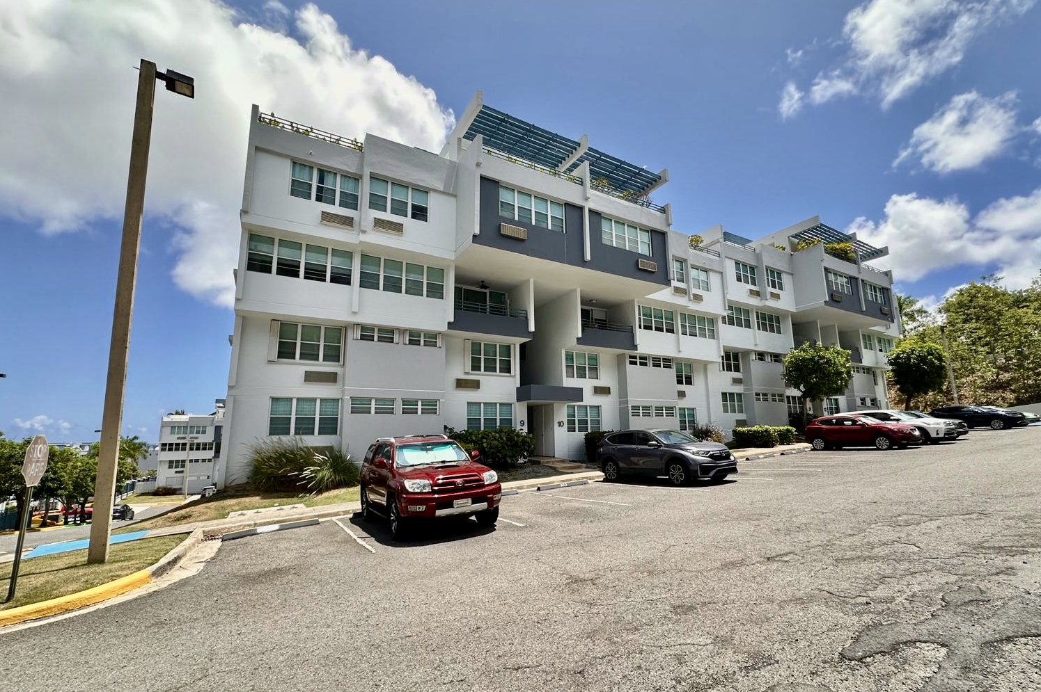 ¡Tu nuevo hogar en Carolina! — Brisas de Parque Escorial — Carolina, Puerto Rico